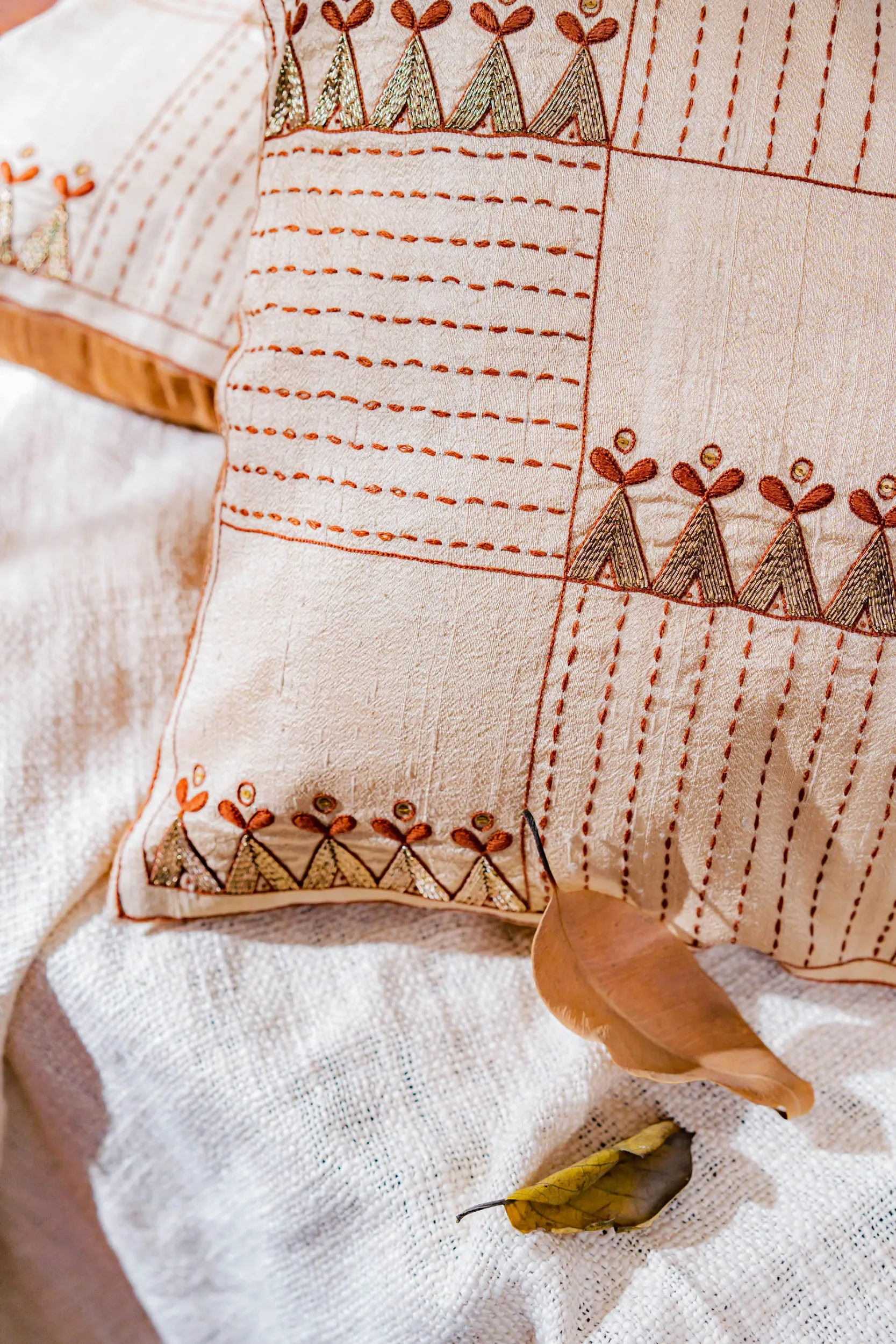 Atracón de Teatro Handwoven Cushion - 1 pc