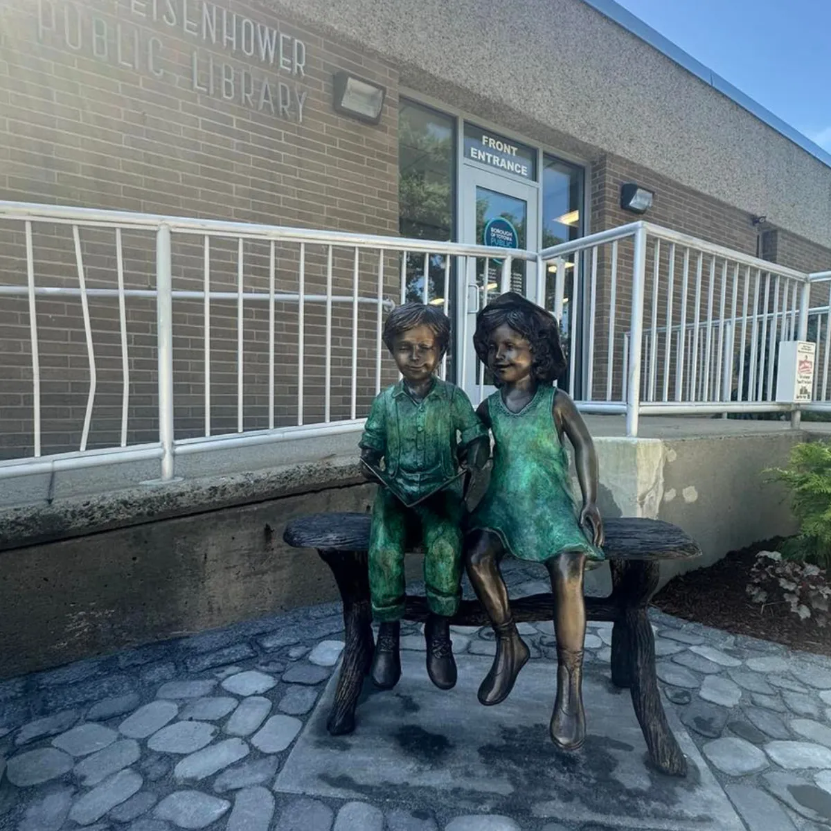 Best Friends Reading Statue