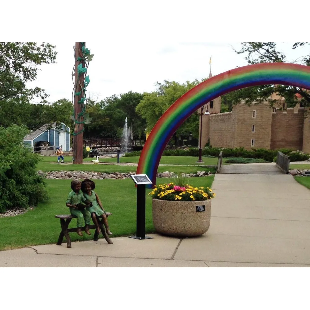 Best Friends Reading Statue