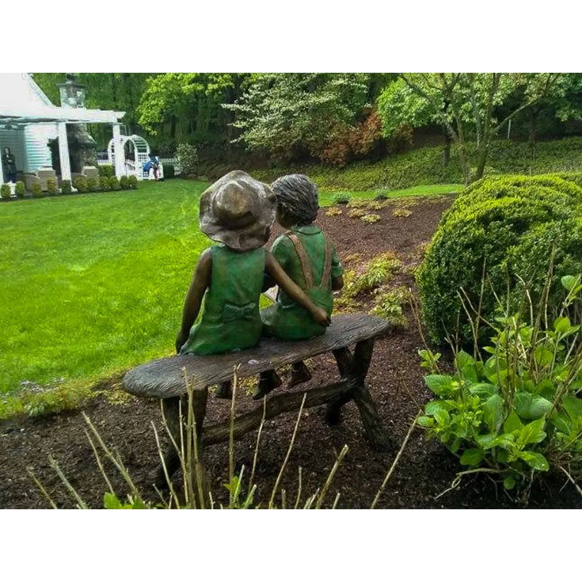 Best Friends Reading Statue