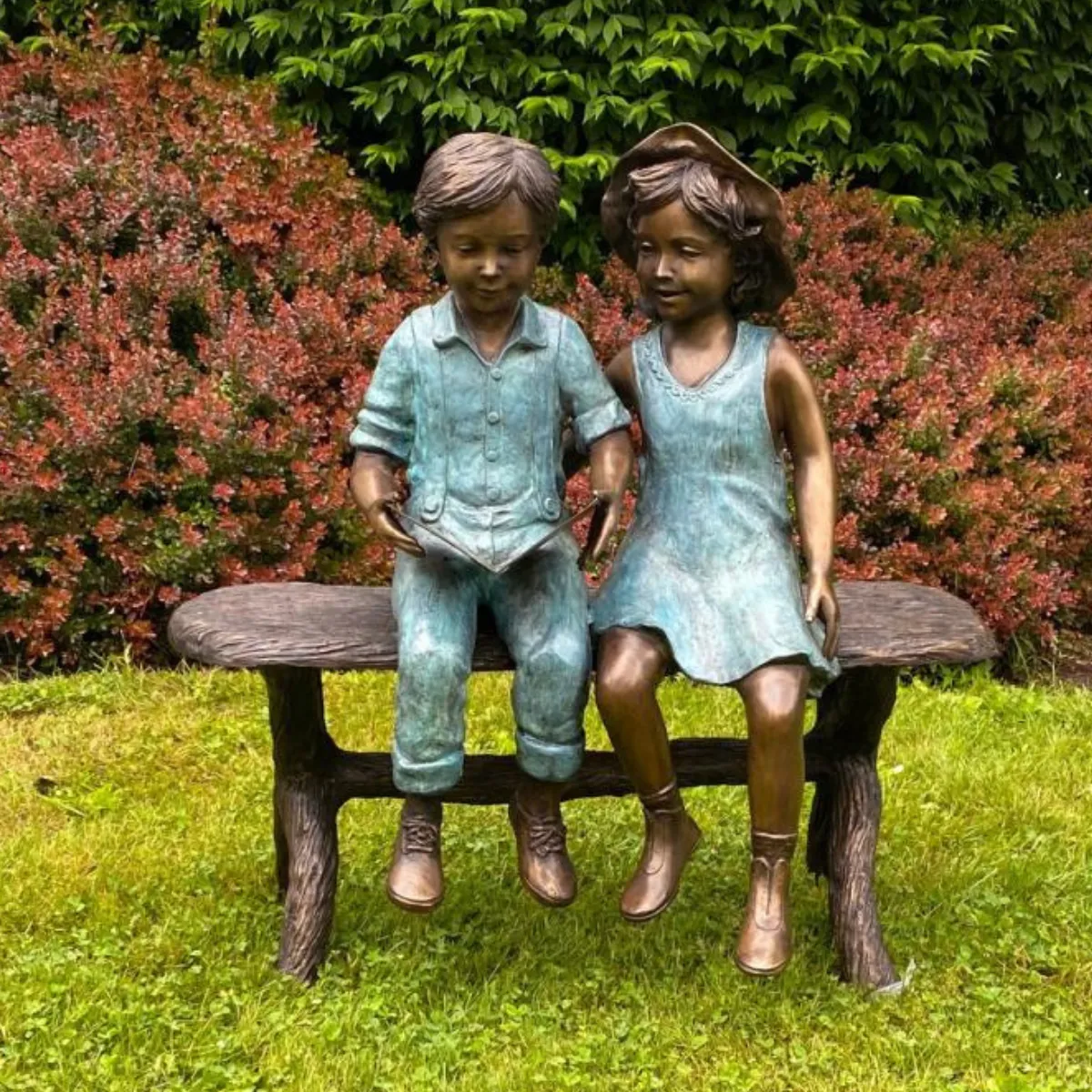 Best Friends Reading Statue