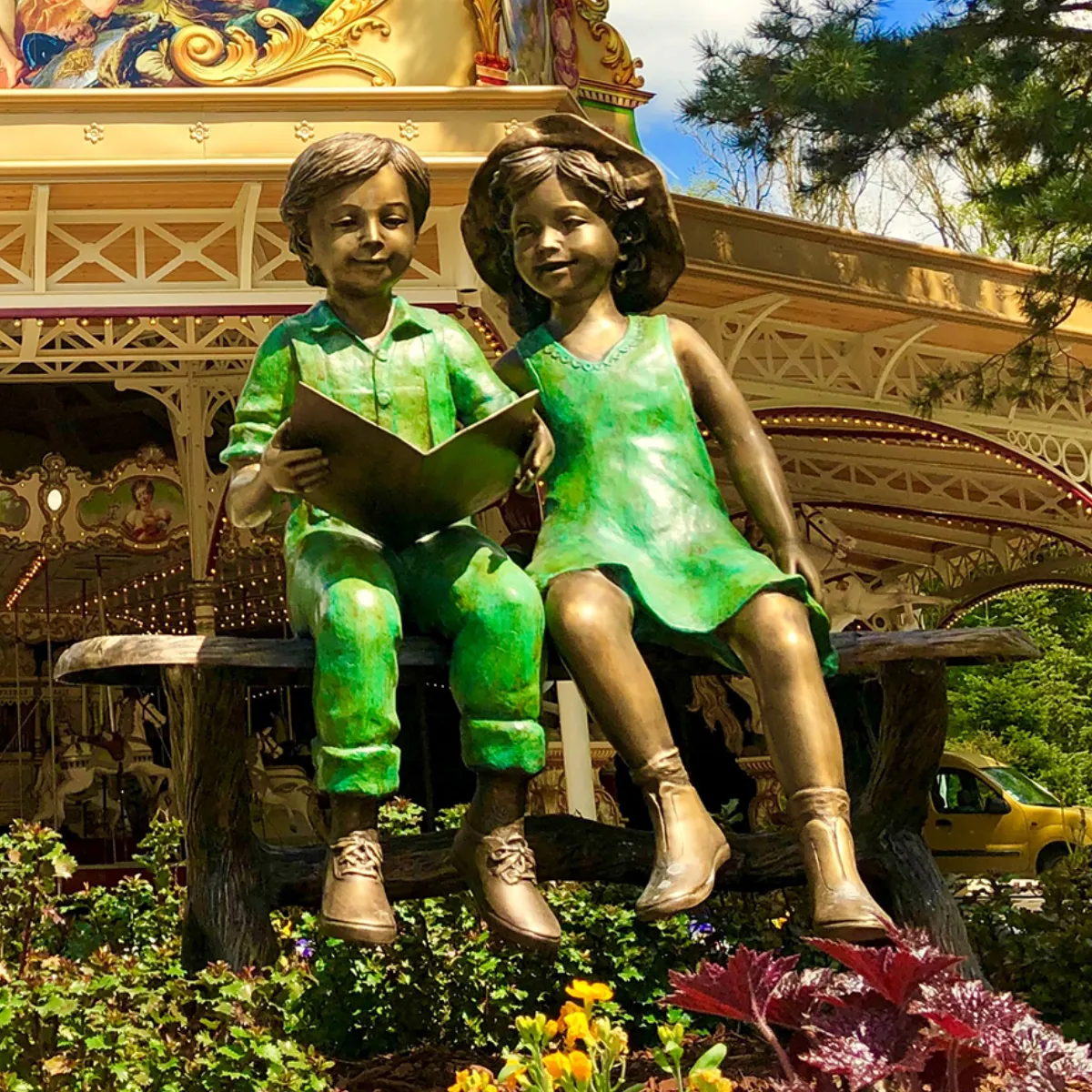Best Friends Reading Statue