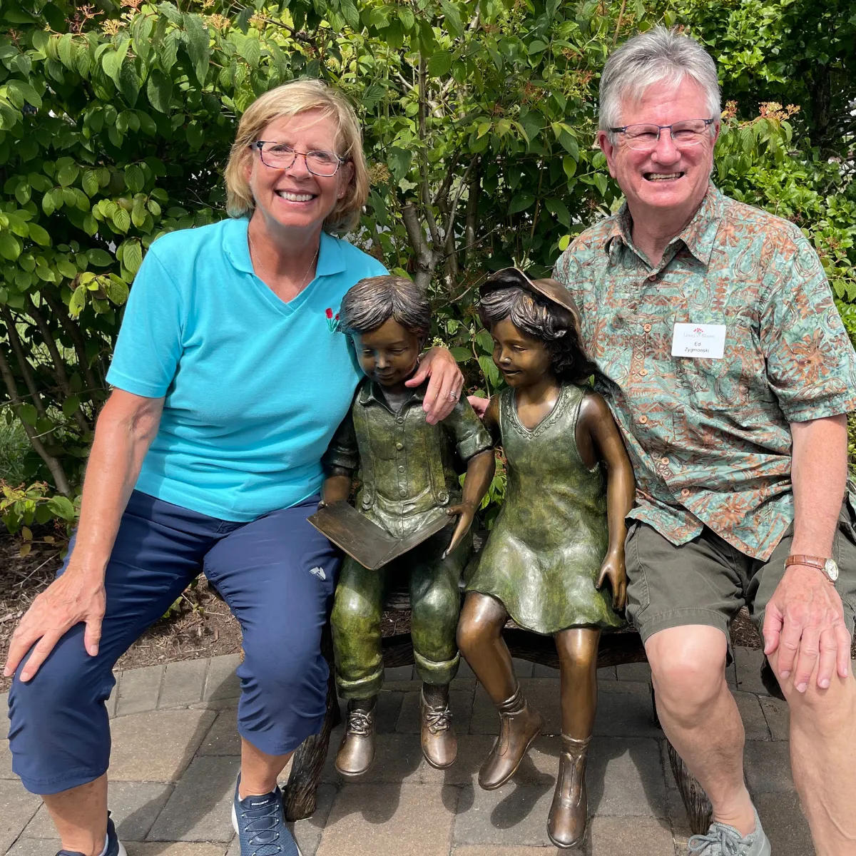 Best Friends Reading Statue
