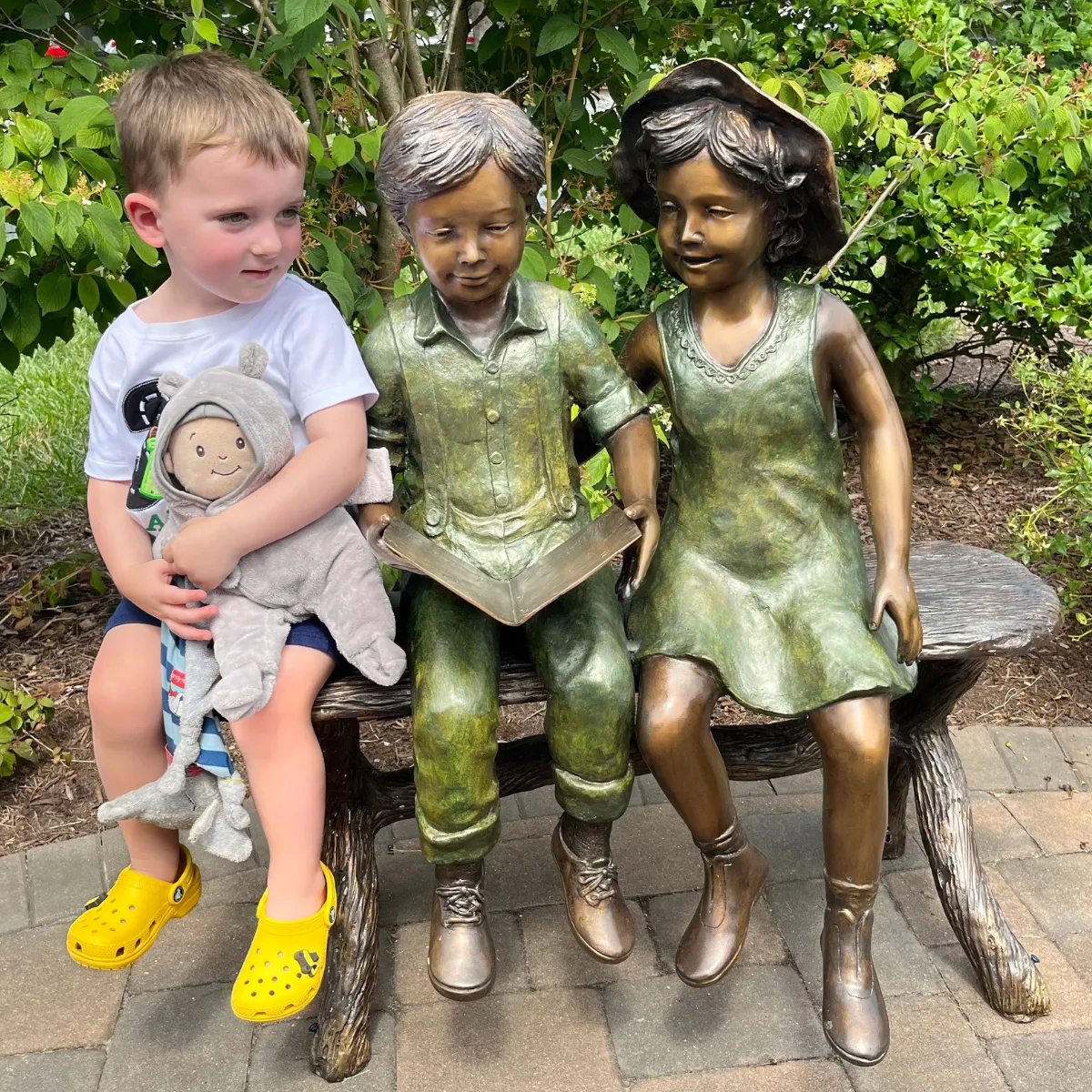 Best Friends Reading Statue
