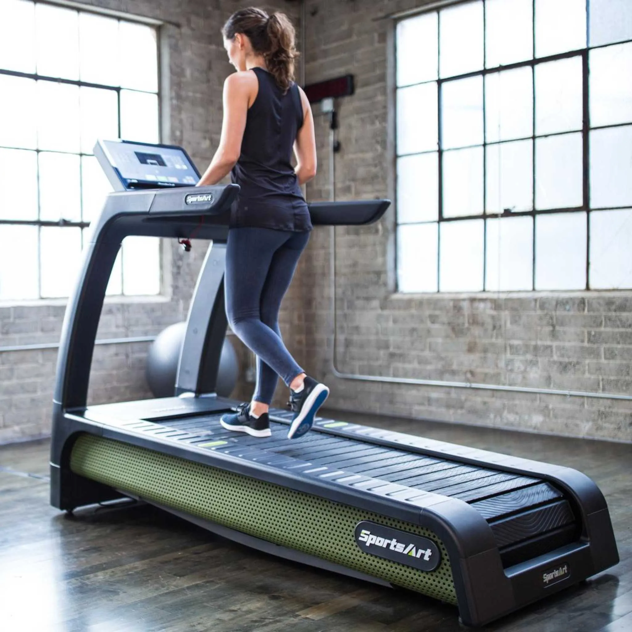 SportsArt G690 Verde Eco-Powr Treadmill